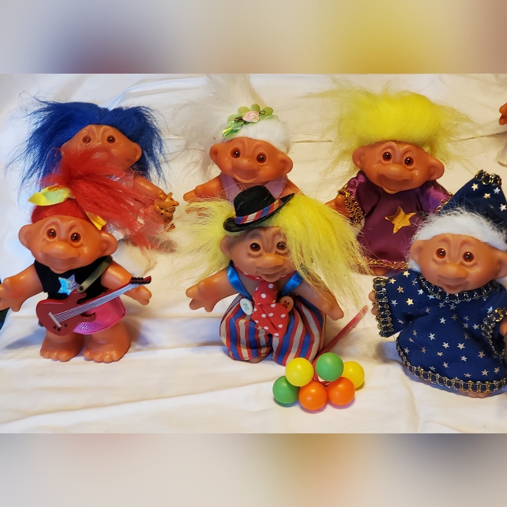 6 Totally Troll dolls